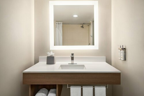 Holiday Inn Express Hotel & Suites Fredericksburg by IHG, Забронировать Отель Фредериксберг Виргиния