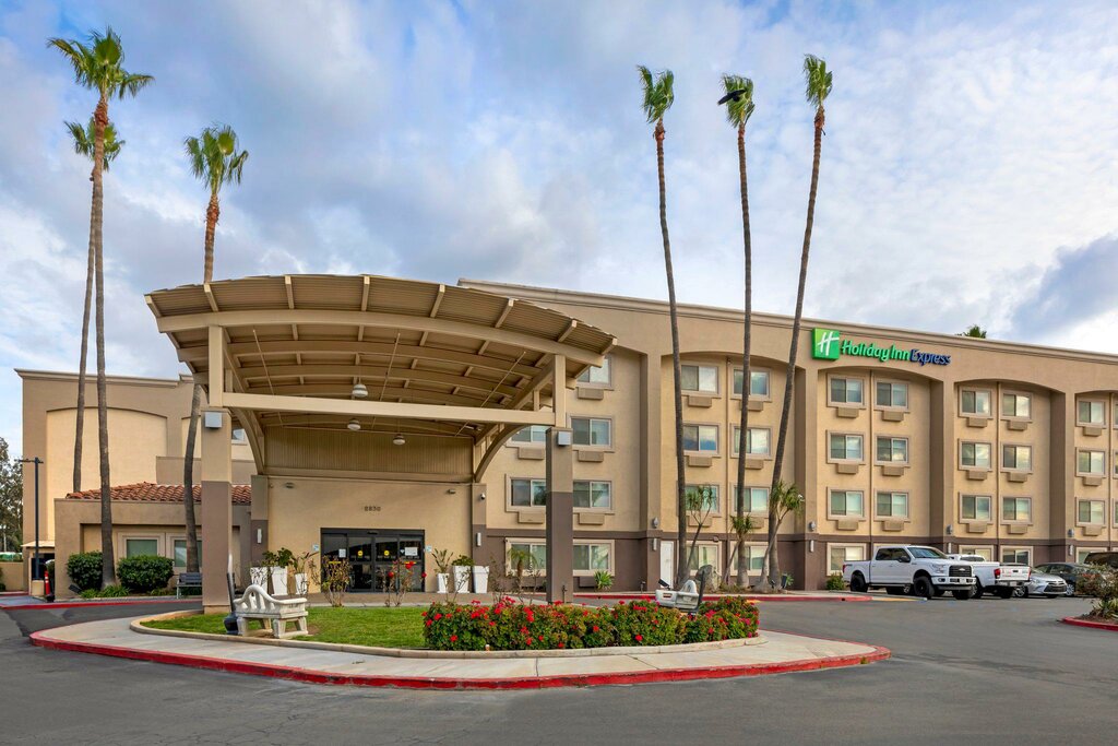 Holiday Inn Express Colton-Riverside North