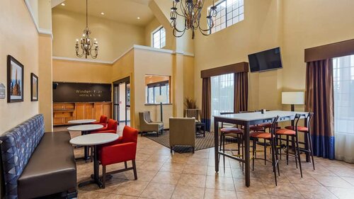Best Western Windsor Pointe Hotel & Suites-Frost Bank Center, Book Hotel Hoteller i Bexar County med parkering, Parkering