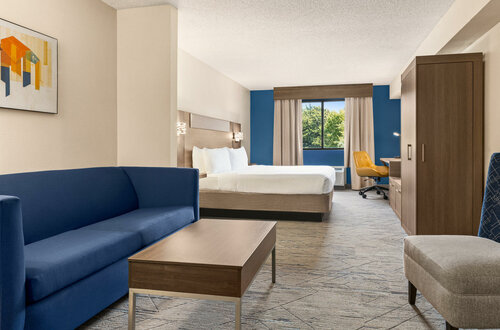 Holiday Inn Express & Suites Greenville-Downtown by IHG, Забронировать Отель Downtown Greenville Гринвилл