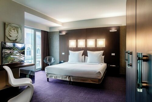 Le Rex Hôtel, Забронировать Отель Тарб Hautes-Pyrénées, рядом с Рынок Аль-Маркадье