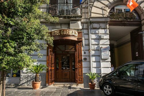 Отель Garibaldi, Забронировать Отель Неаполь - исторический центр Неаполь, рядом с Церковь и монастырь Сан-Лоренцо-Маджоре