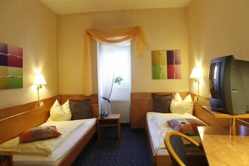 Hotel Villa Brenner, Забронировать Отель Отели Грюнштадт 3 звезды, 3*