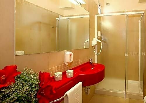 Hotel Palace Crema, Rezervați Hotel Hoteluri în Crema cu parcare, Parcare