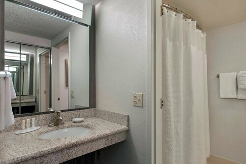 Courtyard by Marriott Princeton, Забронировать Отель Принстон North Jersey