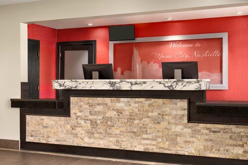 Studio Plus Deluxe Studios - St Louis - Airport, Забронировать Отель Отели Хазелвуд с бассейном, Бассейн
