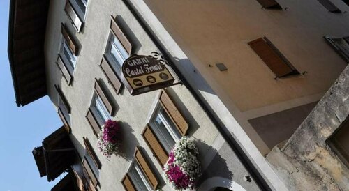 Garni Castel Ferari, Забронировать Отель Туенно Val di Non
