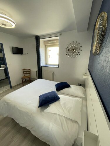Hôtel Macarena, Book Hotel Pouillenay 