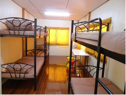 Fab Hostel Bangkok, Забронировать Хостел Отели Бангкока с парковкой, Парковка