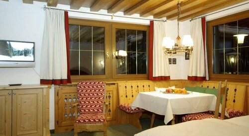 Hubertusklause, Забронировать Отель Отели Лех с парковкой, Парковка