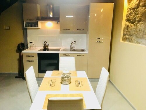 Le carezze guesthouse, Rezervați Hotel Hoteluri în Lazio cu parcare, Parcare