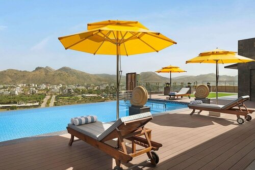 Howard Johnson by Wyndham Udaipur Roop Nagar, Забронировать Отель Отели Удайпур с бассейном, Бассейн