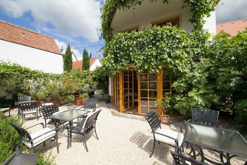 Landhotel Kallstadt, Book Hotel Kallstadt Wine Route