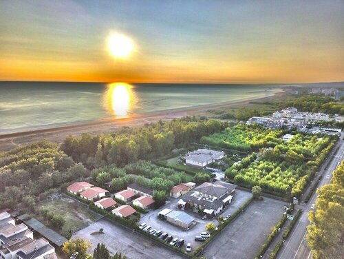Camping & Residence Il Pioppeto, Забронировать Отель Васто Побережье Абруццо, рядом с Васто Марина
