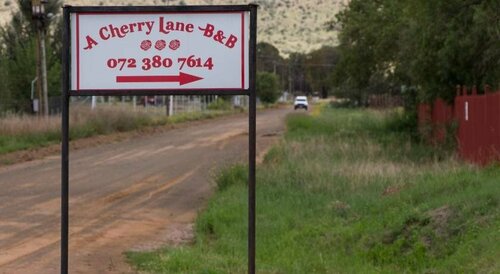 A Cherry Lane Self Catering and B&B, Prenota Bed & breakfast Hotel a Bloemfontein con piscina, Piscina