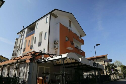 Hotel Villa Dina, Забронировать Отель Недорогие отели Римини, рядом с Парк 15 апреля, недорогие