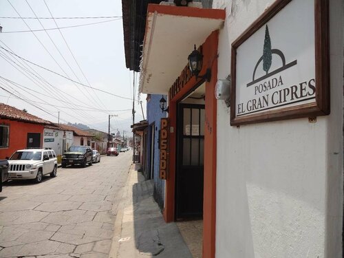 Hotel Posada El Gran Cipres, Забронировать Отель Недорогие отели Сан-Кристобаль-де-лас-Касас, рядом с Central Plaza &amp; Park, недорого