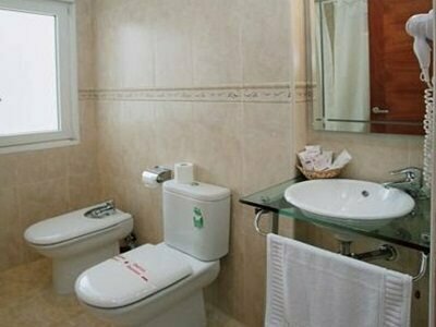 Hostal Virginia, Забронировать Отель Отели Тортоса с парковкой, Парковка