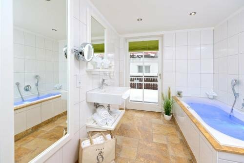 Kur-und Wellnesshotel Hirsch Dependance Sonne, Reserva ahora Hotel Hoteles en Oberstaufen con aparcamiento, Aparcamiento