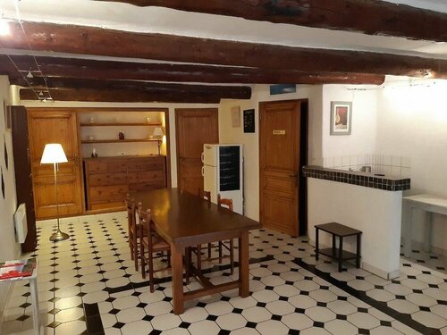 Le Vieux Platane, Book Bed and Breakfast Hoteller i Rhône-Alps med parkering, Parkering