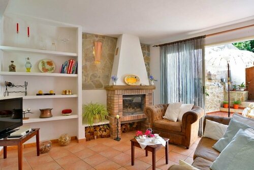 Mallorca traditional village townhouse, Reservar Casa de férias Hotéis em Llubi com Estacionamento, Estacionamento