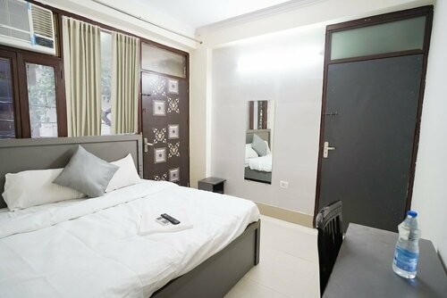 Roomshala 034 Grihum Noida Sector 63, Забронировать Отель Отели Индирапурам с парковкой, Парковка