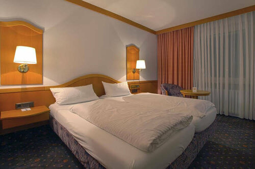 Hotel-Restaurant Esbach Hof, Забронировать Отель Отели Китцинген с парковкой, Парковка