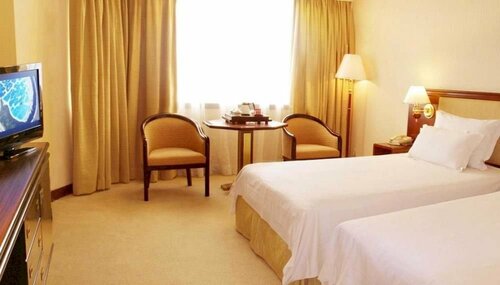 Fuhua Hotel, Rezerwuj Hotel Hotele w Zhongshan z parkingiem, Parking