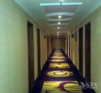Holiday Inn Express Shenzhen Dongmen by IHG, Забронировать Отель Бизнес-отели Шэньчжэнь, 4* 5*