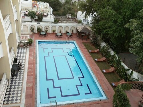 Hotel Hilltop Palace, Rezerwuj Hotel Hotele w Rajasthan z basenem, Basen