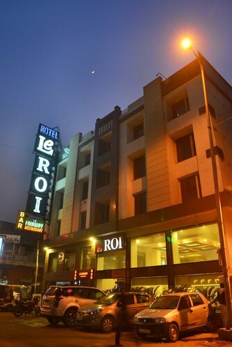 Hotel Le Roi, Rezerwuj Hotel Hotele w Delhi NCR z parkingiem, Parking