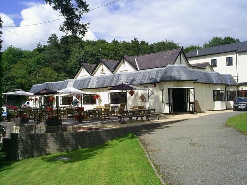 Carreg Bran, Book Hotel Llanfairpwllgwyngyllgogerychwyrndrobwllllantysiliogogogoch Glamorgan