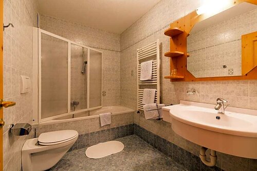 Hotel Rosenheim, Забронировать Отель Рачинес Valle Isarco, рядом с Рачинес — Джово