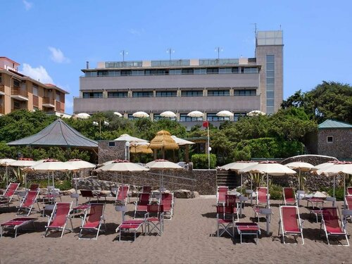 Hotel I Ginepri, Забронировать Отель Марина-ди- Кастаньето Берег Этрусков