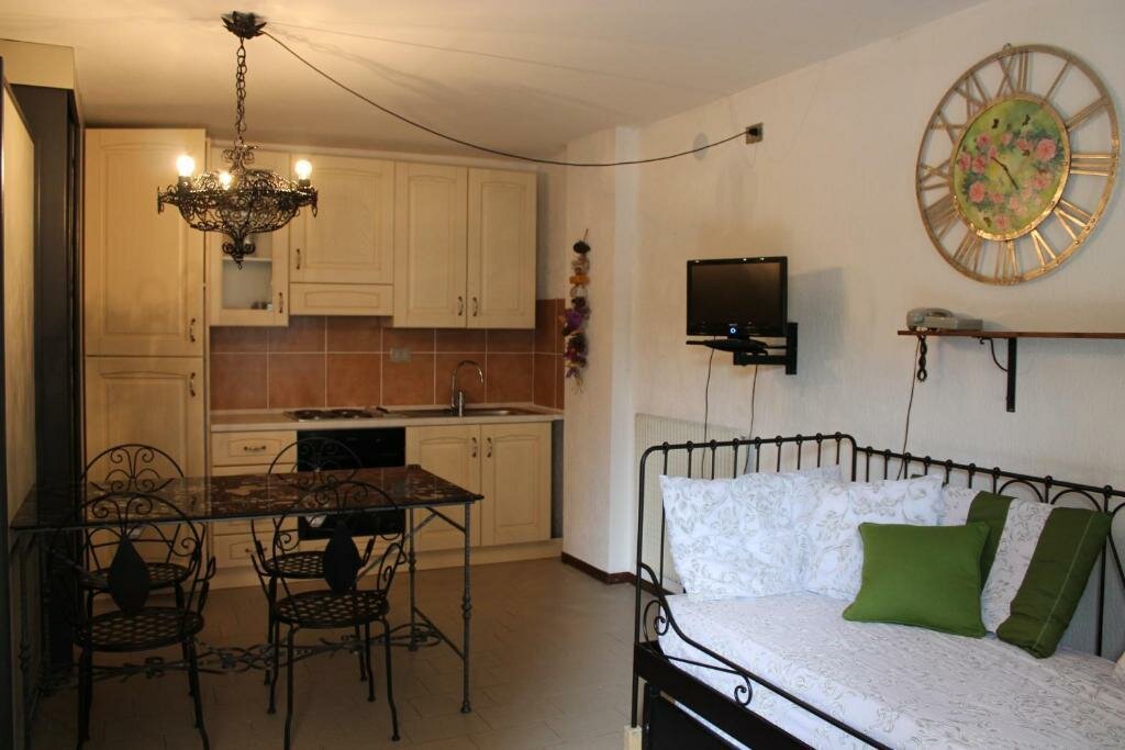 Jolly Residence