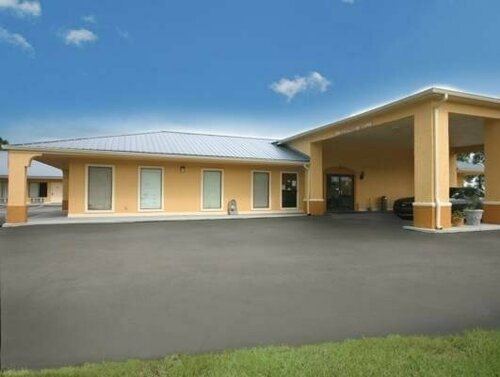 Regency Inn and Suites, Book Hotel Hoteller i Panhandle Florida med pool, Swimmingpool