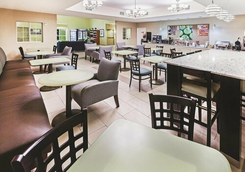 La Quinta Inn & Suites by Wyndham Corpus Christi Northwest, Забронировать Отель Корпус-Кристи штат Техас