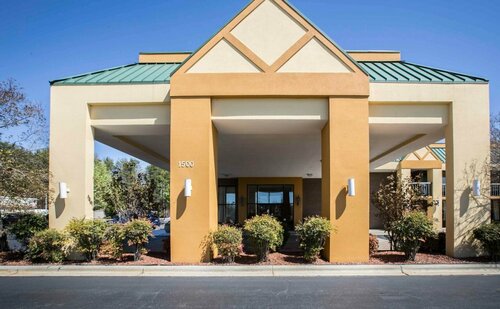 Quality Inn Mocksville, Varaa Hotelli Hotellit Mocksville uima-altaalla, Uima-allas