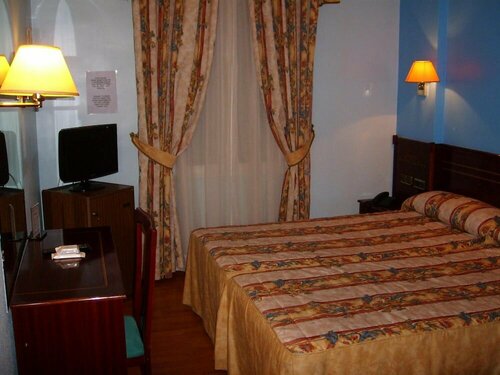 Hostal Centro Sol Madrid, Забронировать Хостел Хостелы Мадрида, рядом с Фонтан Нептуна, Хостел