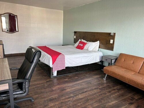 OYO Hotel Downtown Peoria I-74, Book Hotel Peoria, IL Illinois