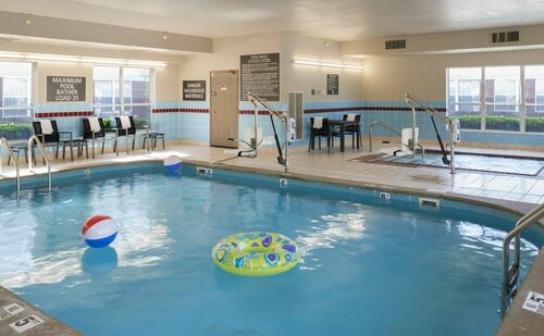 Fairfield Inn and Suites by Marriott Indianapolis Airport, Boek Hotel Hotels in Indiana met parkeren, Parkeren