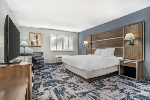Best Western Wakulla Inn & Suites, Забронировать Отель Отели Панхэндл Флориды с парковкой, Парковка
