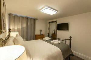 2 Bed- The Sandringham Suite, Забронировать Отель Плимут Девон