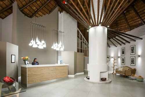 Protea Hotel by Marriott Oudtshoorn Riempie Estate, Забронировать Отель Отели Klein Karoo 3 звезды, 3*