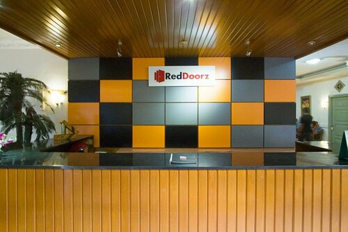 RedDoorz near Pantai Falajawa Ternate, Prenota Affittacamere Hotel economici a North Maluku