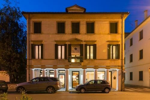 Hotel Relais San Nicolò, Забронировать Отель Отели Тревизо с завтраком, рядом с Центральный вокзал Тревизо, Завтраки