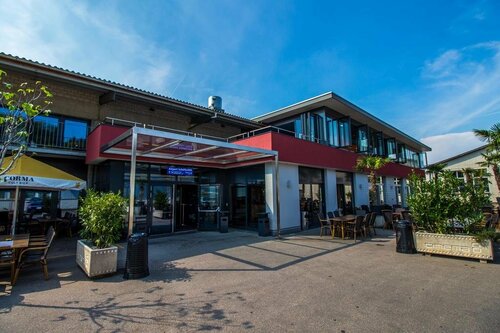 Hotel Cinema 8, Book Hotel Hoteller i Aargau - Basel region med parkering, Parkering
