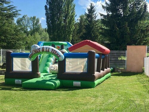 Village Club Yravals, Забронировать Курортный отель Отели Латур-де-Кароль с парковкой, Парковка