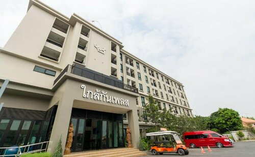 Glai Gan Place Hotel, Rezervovat Hotel Hotely v Central Thailand s parkováním, Parkování