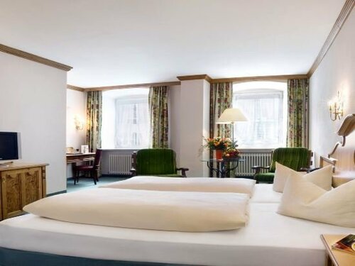 Post-Hotel, Забронировать Отель Отели Миттенвальд с бассейном, рядом с Sonnenhanglift, Бассейн
